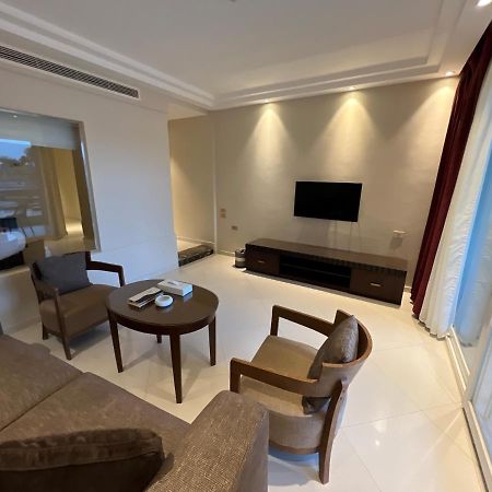 Hotel Grand Ocean El Sokhna Ain Suchna Exterior foto A living room in a suite at the Ritz-Carlton, DIFC, Dubai