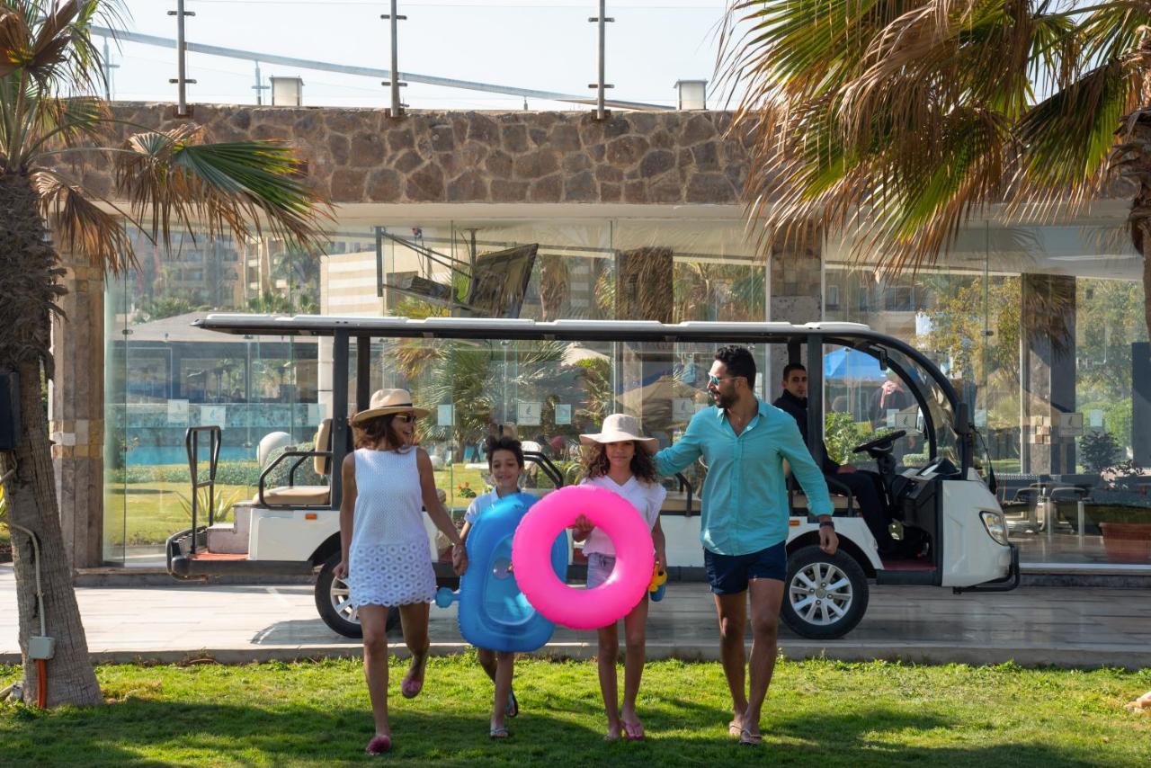 Hotel Grand Ocean El Sokhna Ain Suchna Exterior foto Family at the beach