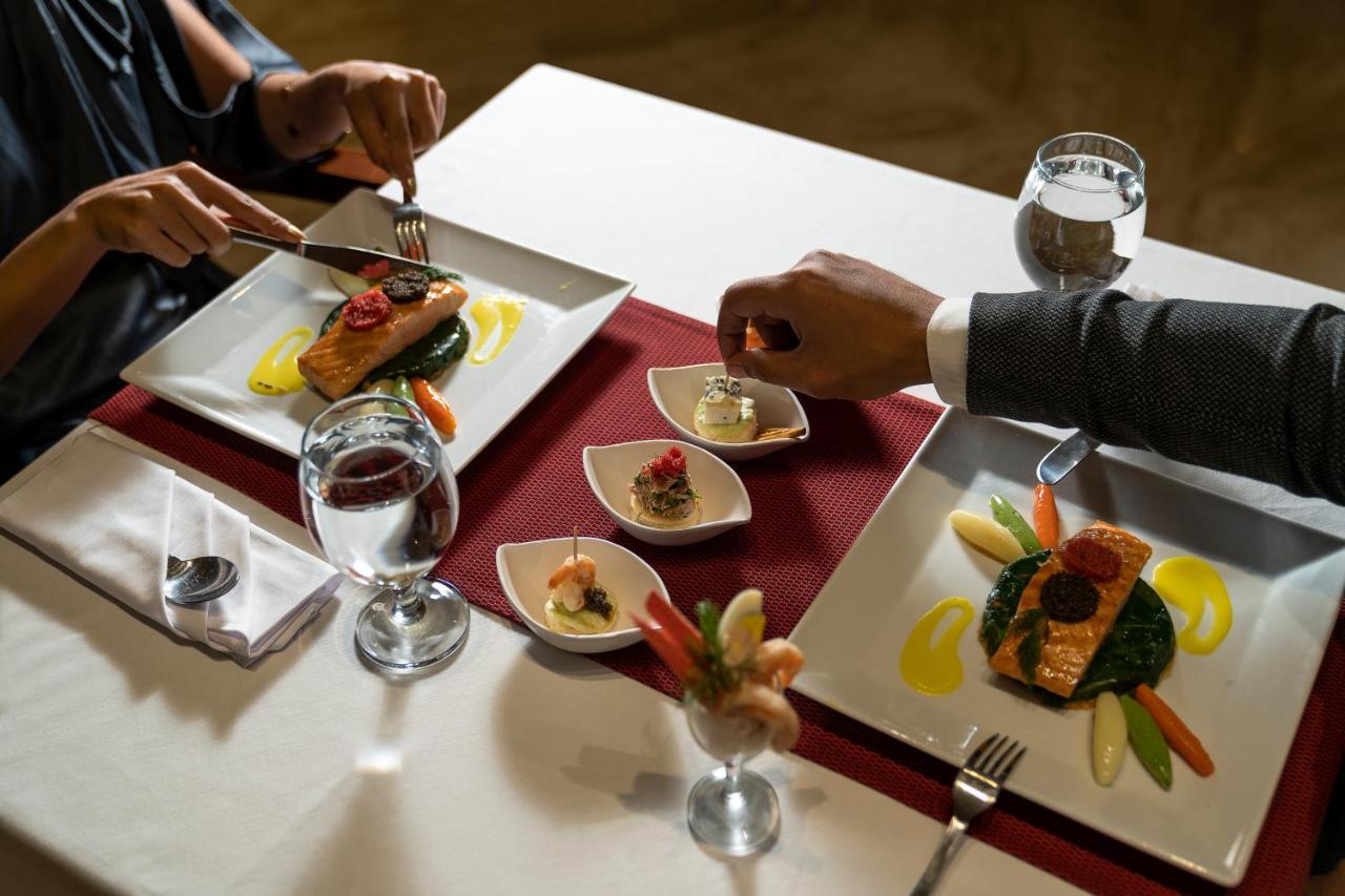 Hotel Grand Ocean El Sokhna Ain Suchna Exterior foto A meal at a restaurant