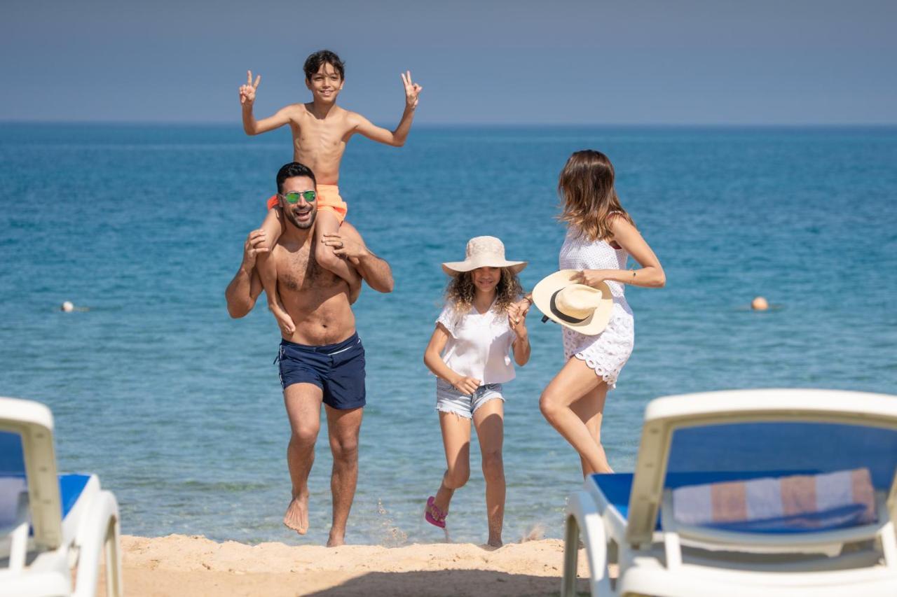 Hotel Grand Ocean El Sokhna Ain Suchna Exterior foto Family on a beach