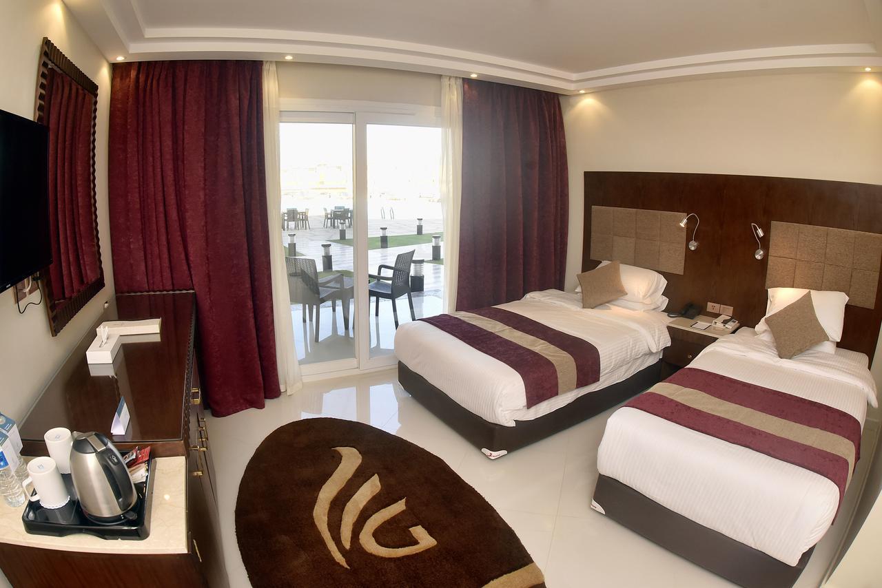 Hotel Grand Ocean El Sokhna Ain Suchna Exterior foto A room at the hotel