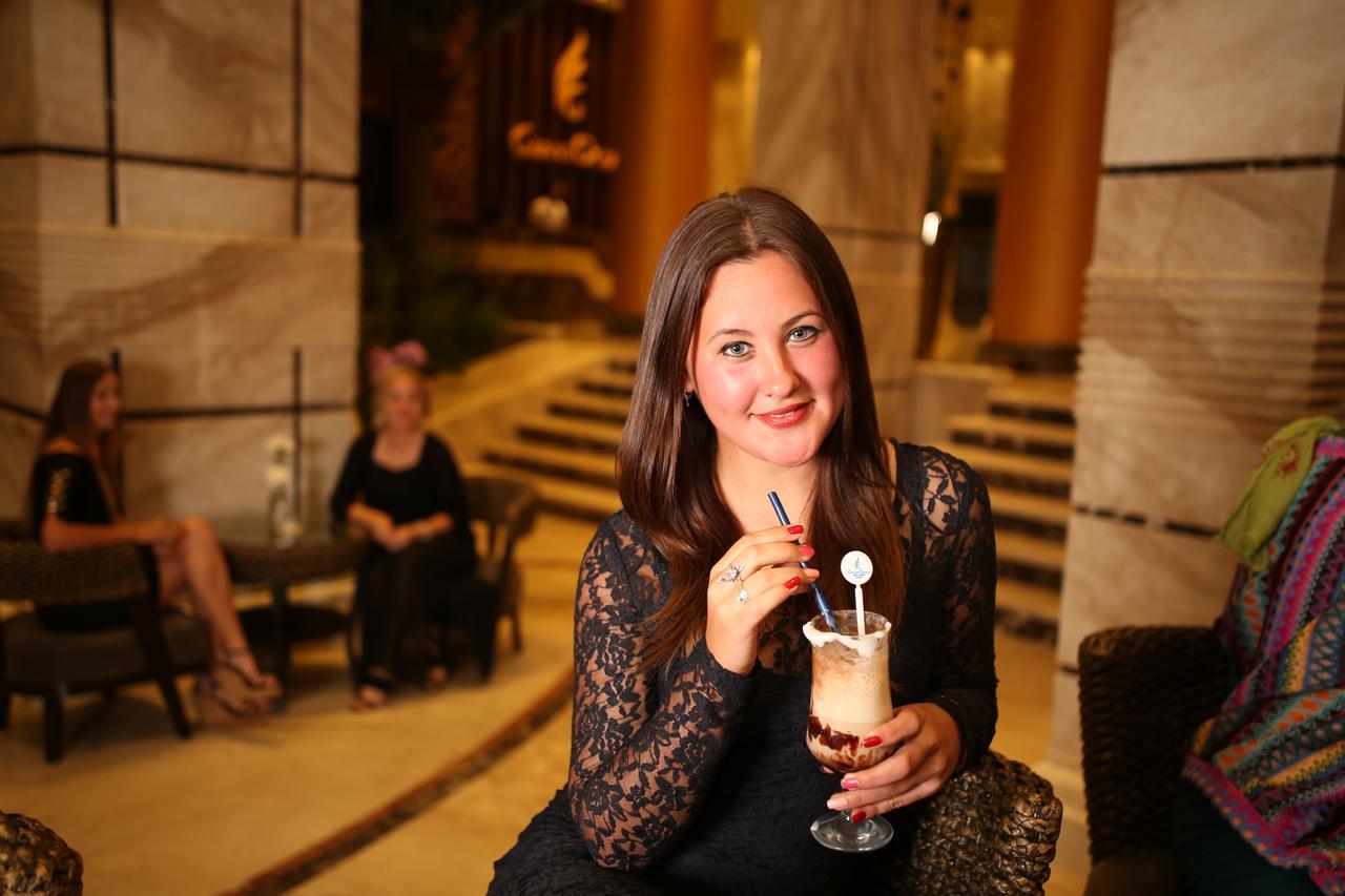 Hotel Grand Ocean El Sokhna Ain Suchna Exterior foto A woman drinking a coffee cocktail