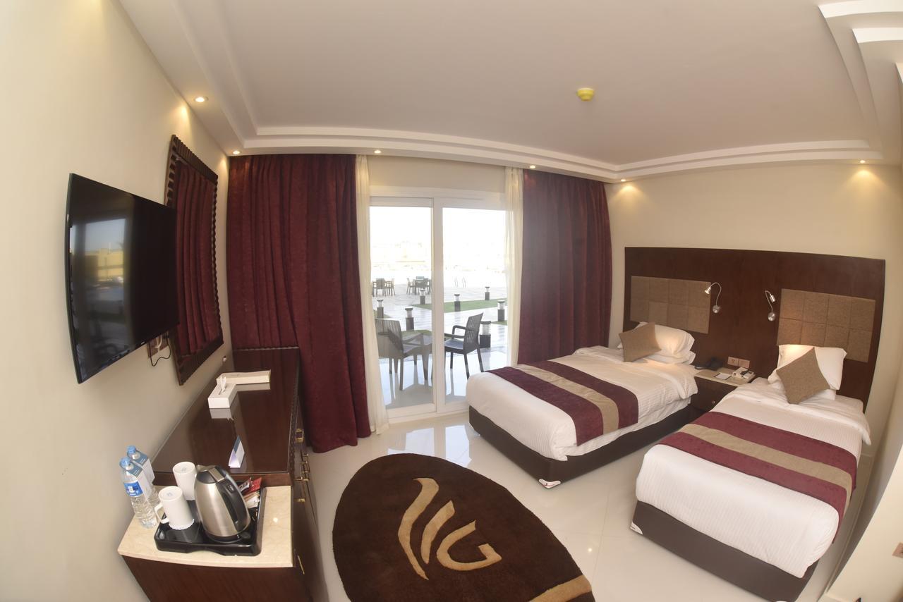Hotel Grand Ocean El Sokhna Ain Suchna Exterior foto A room at the hotel