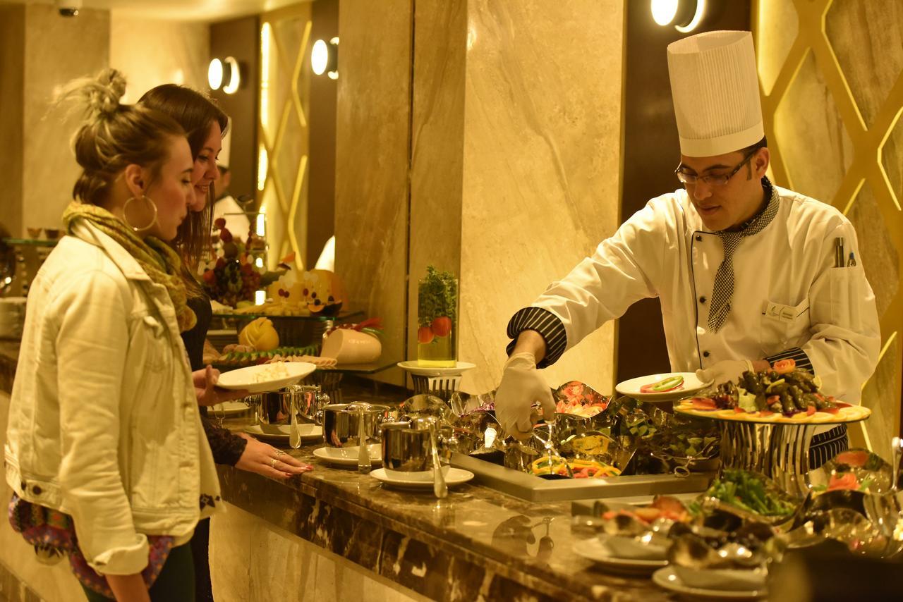 Hotel Grand Ocean El Sokhna Ain Suchna Exterior foto A chef at work