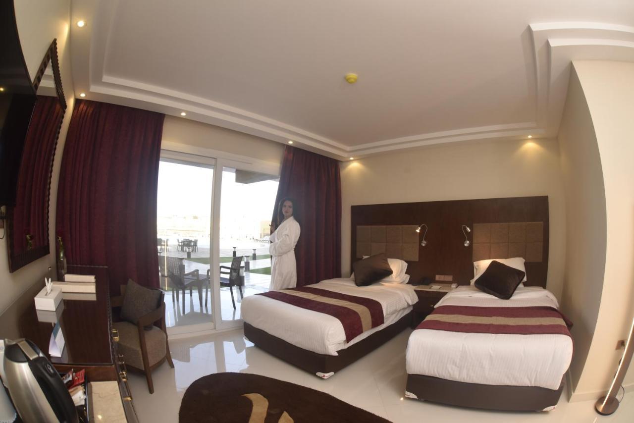 Hotel Grand Ocean El Sokhna Ain Suchna Exterior foto A room at the hotel